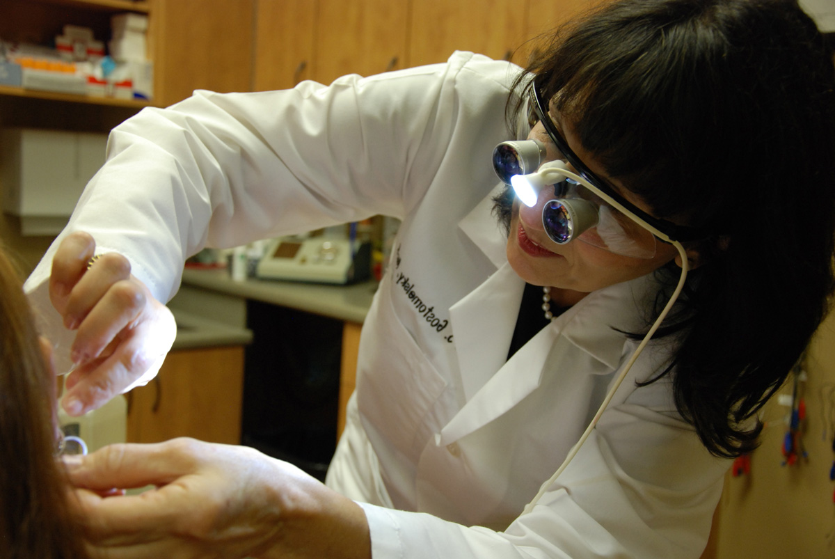 Dr. Gostomelsky with patient at the Audiology Associates of Deerfield office